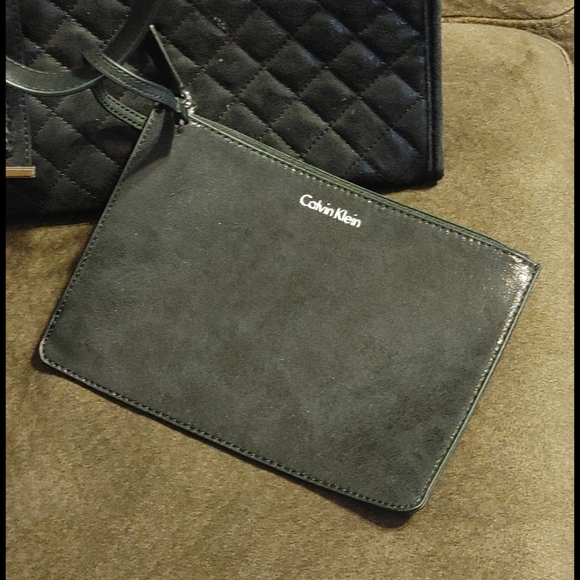 Quilted Tote with Wristlet - Picture 7 of 8